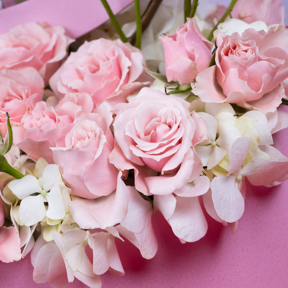 Corazón de hortensias y mini rosas