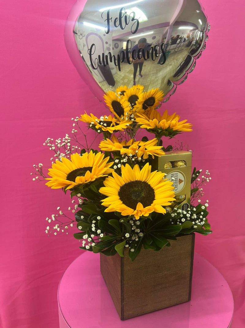 Combo girasoles, globo y chocolates