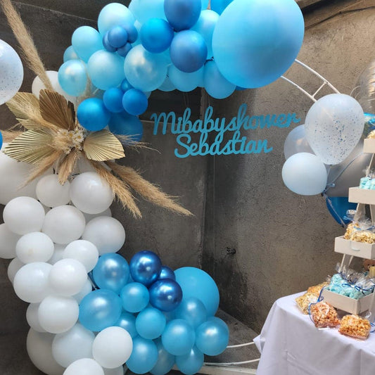 Aro con globos orgánicos y flores