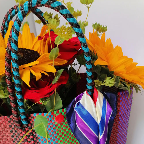 Bolsa de rosas y girasoles