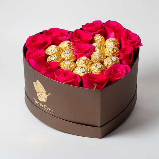 Corazón con rosas y chocolates