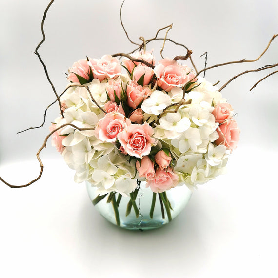 Esfera de hortensias y mini rosas